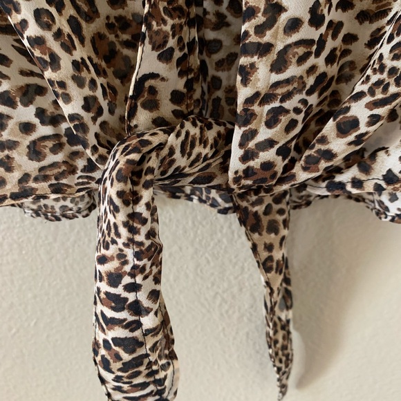 NWT IZ Buyer Women’s Animal Print Crocheted Lace Tie Sheer Top NWT SIZE S - Picture 4 of 13